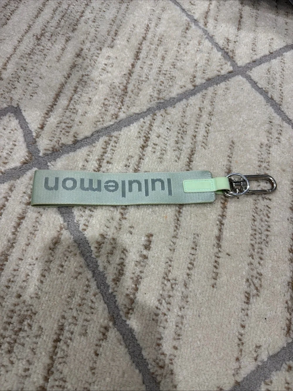 Lululemon Never Lost Keychain Wristlet Strap Citra Lime Silver Green Clip On